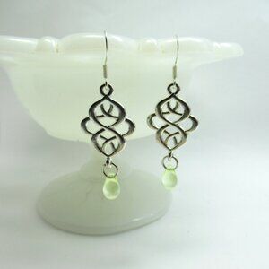 Openwork earrings with UG drops